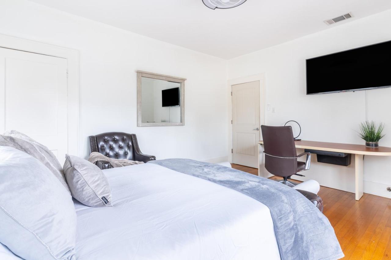 Spacious Private 2 Bedroom Workplay Apt Near Med Ctr, Nrg, Downtown * Houston