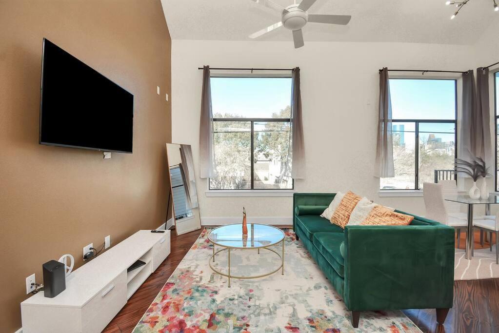 3br/3.5ba Three Story East Downtown Townhouse With View Holiday home