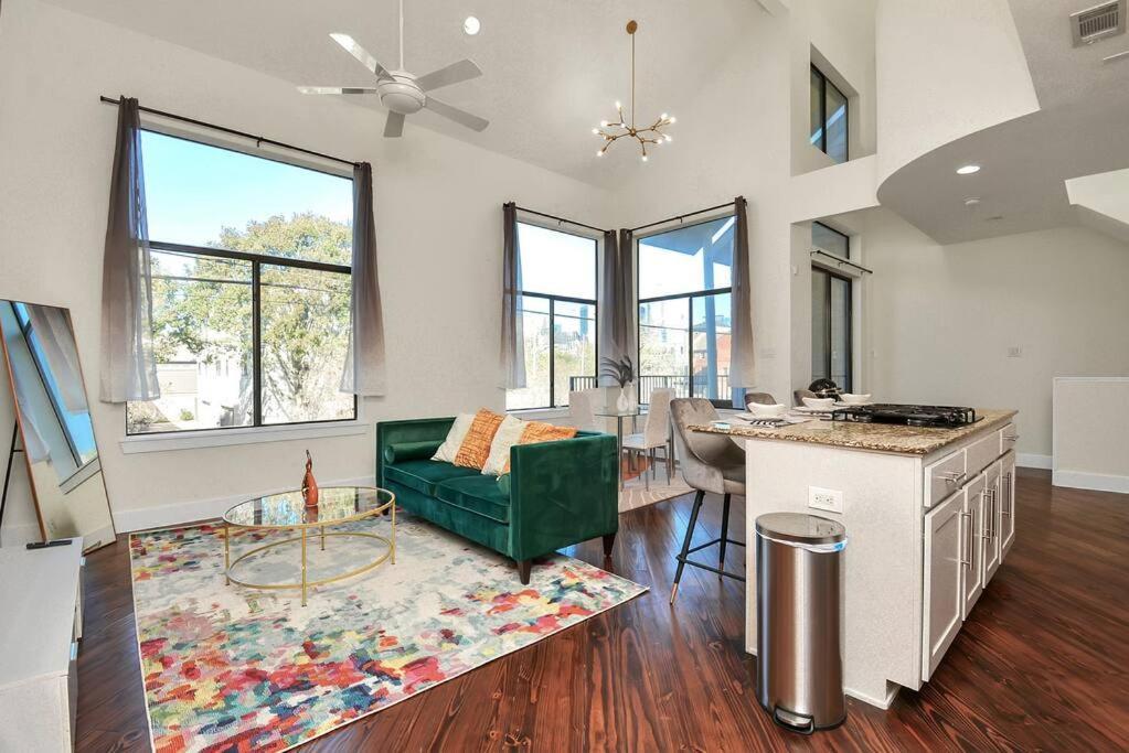 Holiday home 3br/3.5ba Three Story East Downtown Townhouse With View Houston