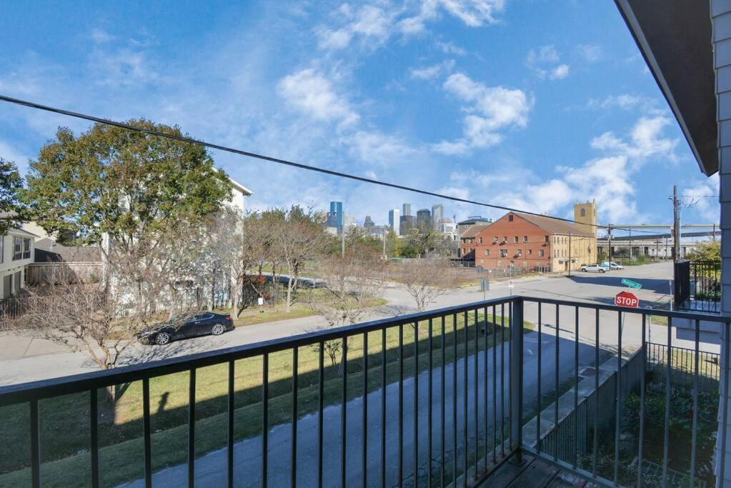 3br/3.5ba Three Story East Downtown Townhouse With View * Houston