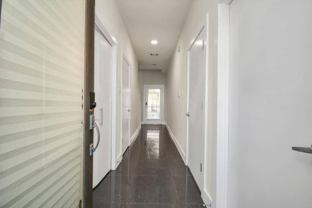 3br/3.5ba Three Story East Downtown Townhouse With View *