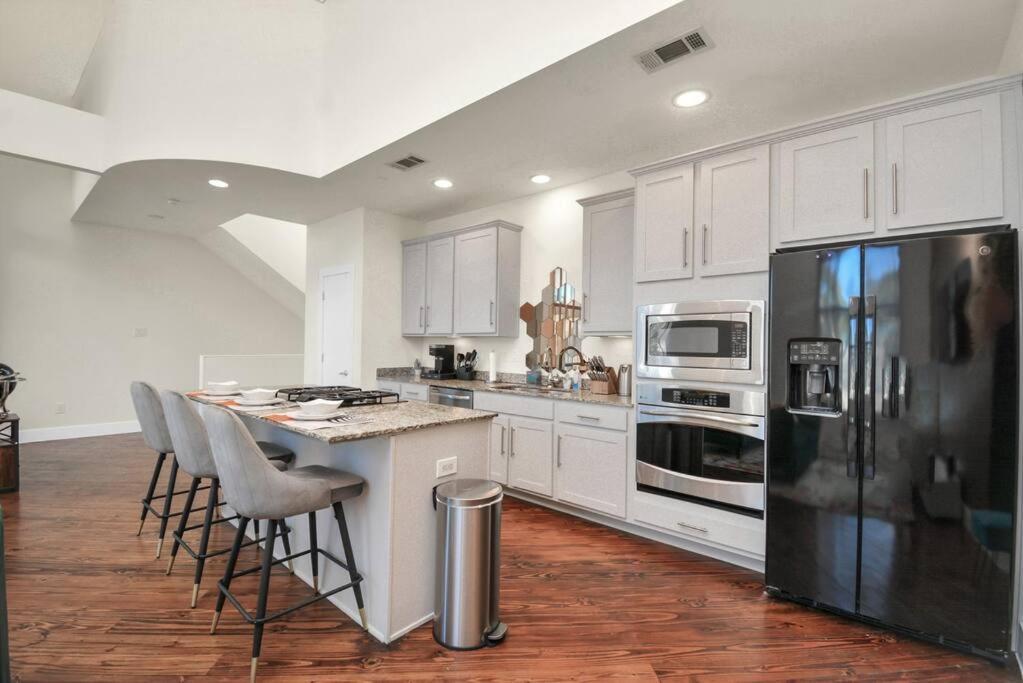 Holiday home 3br/3.5ba Three Story East Downtown Townhouse With View *
