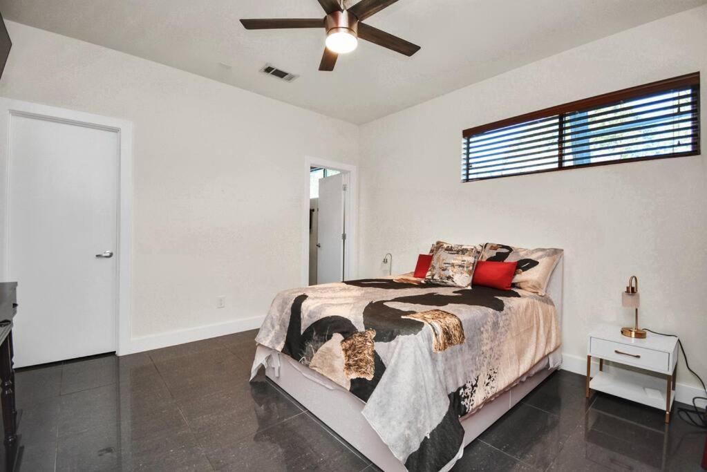 3br/3.5ba Three Story East Downtown Townhouse With View * Houston