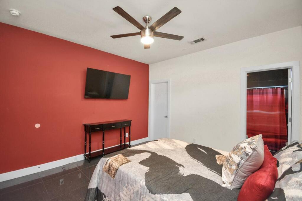 3br/3.5ba Three Story East Downtown Townhouse With View Holiday home *
