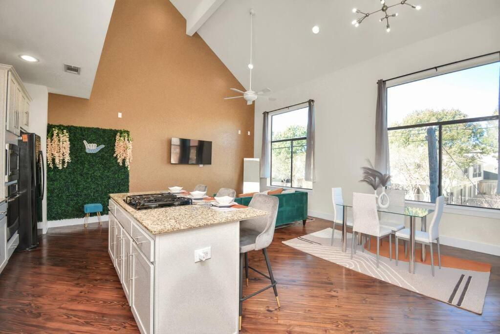 3br/3.5ba Three Story East Downtown Townhouse With View