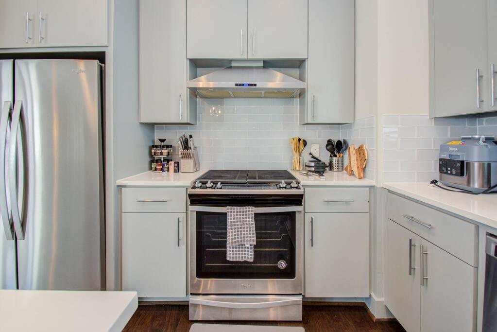 Cozy Downtown Modern Townhome * Houston