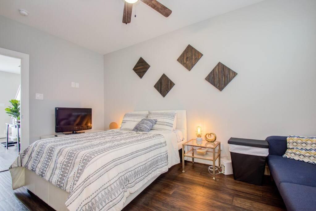 Cozy Downtown Modern Townhome