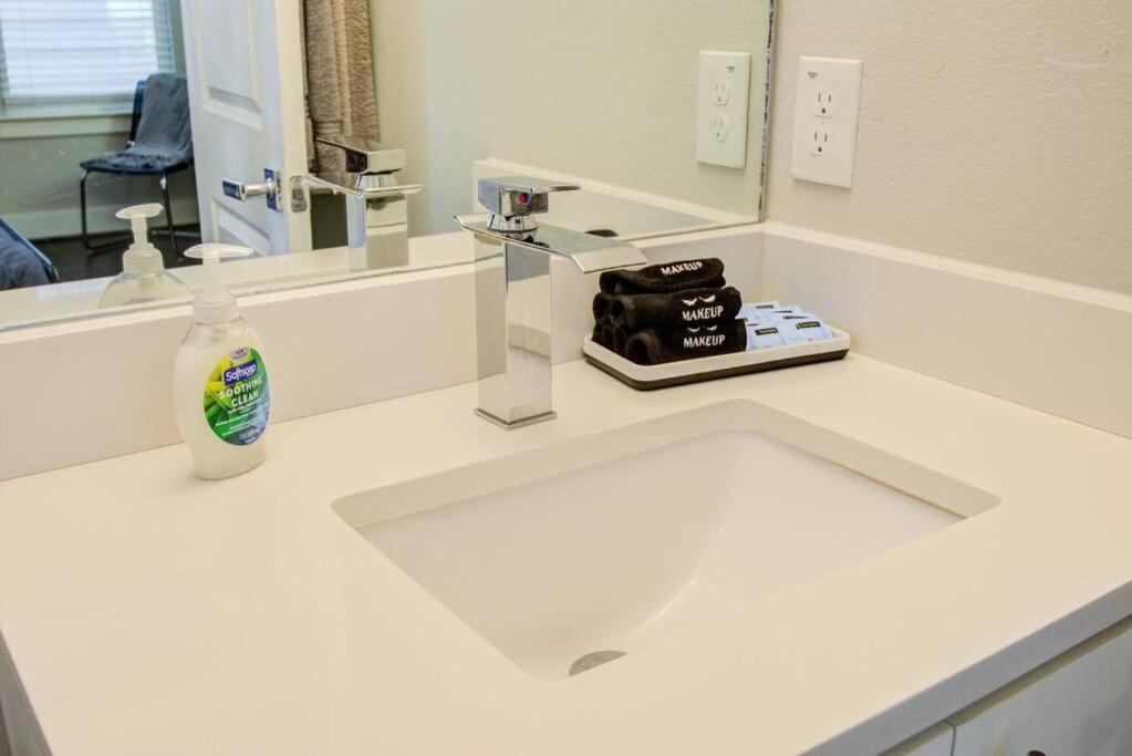 Cozy Downtown Modern Townhome Holiday home Houston