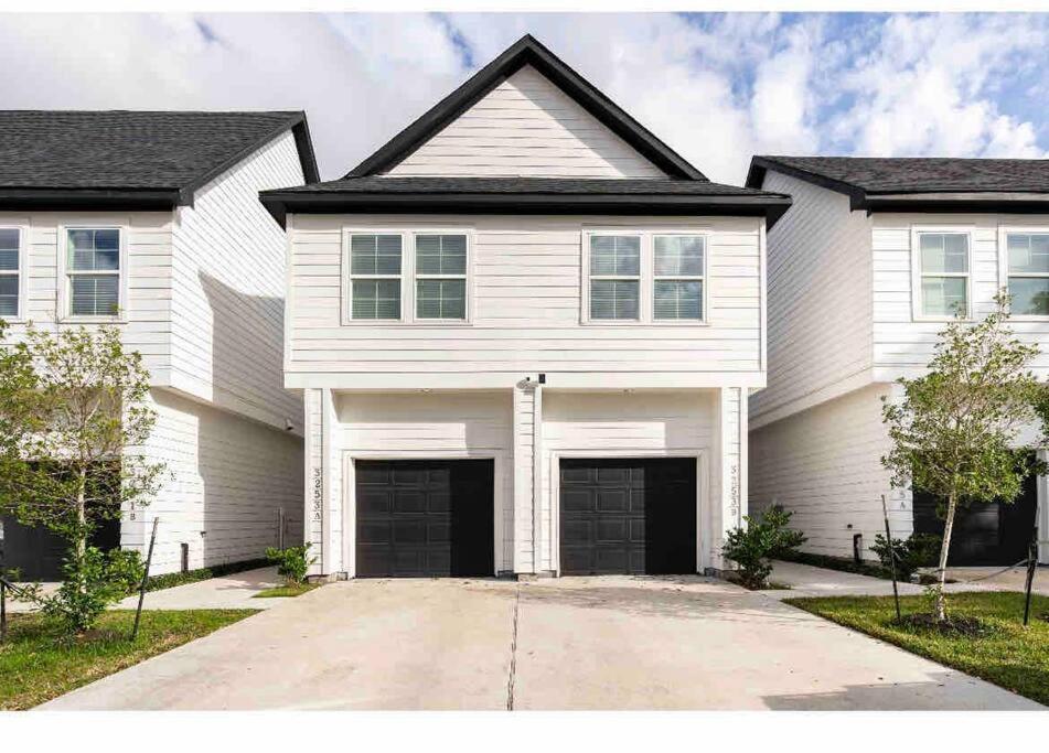 Urban Chic Living Minutes To I-45 And I-610 #b Houston