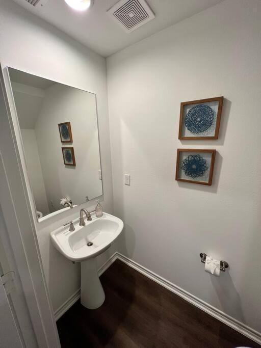 Urban Chic Living Minutes To I-45 And I-610 #b Villa
