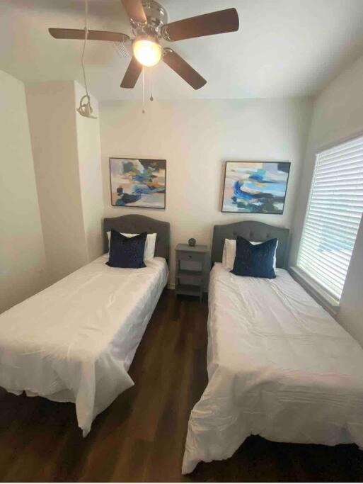 Urban Chic Living Minutes To I-45 And I-610 #b * Houston