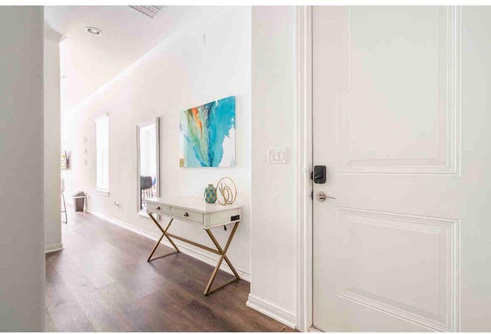 Urban Chic Living Minutes To I-45 And I-610 #b *