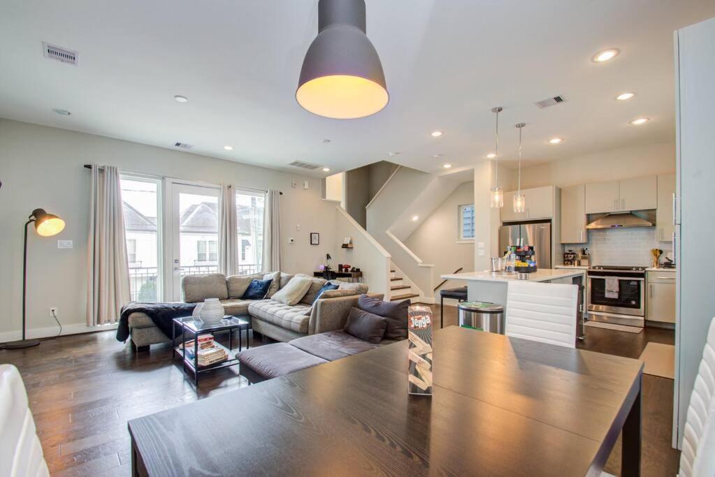 Cozy Downtown Modern Townhome