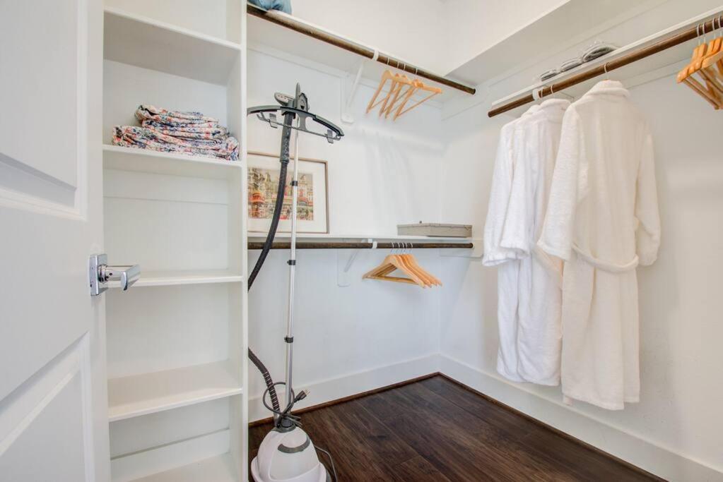 Cozy Downtown Modern Townhome Holiday home Houston
