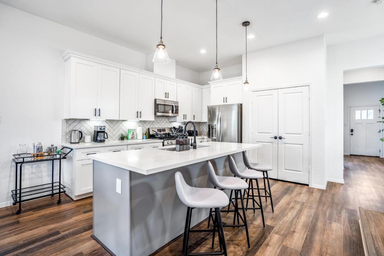 Luxury Gated 4bds 3 Full Baths 5 Tvs King 7min To Downtown