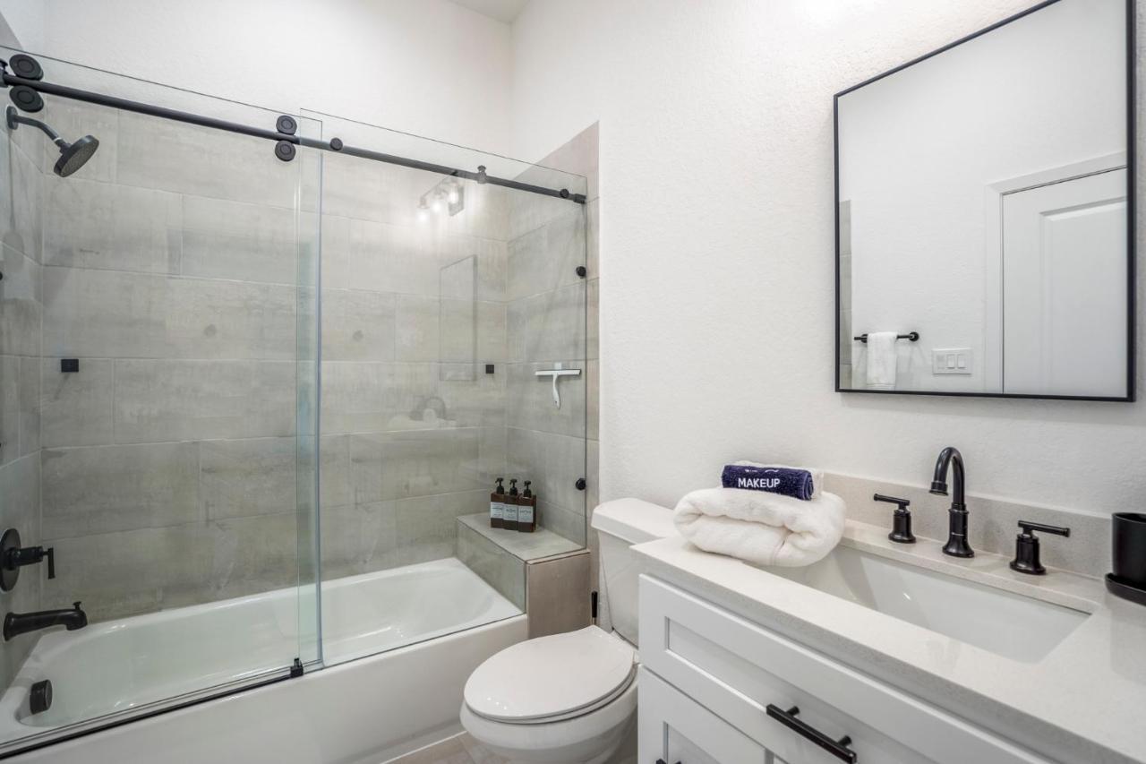 Luxury Gated 4bds 3 Full Baths 5 Tvs King 7min To Downtown Houston