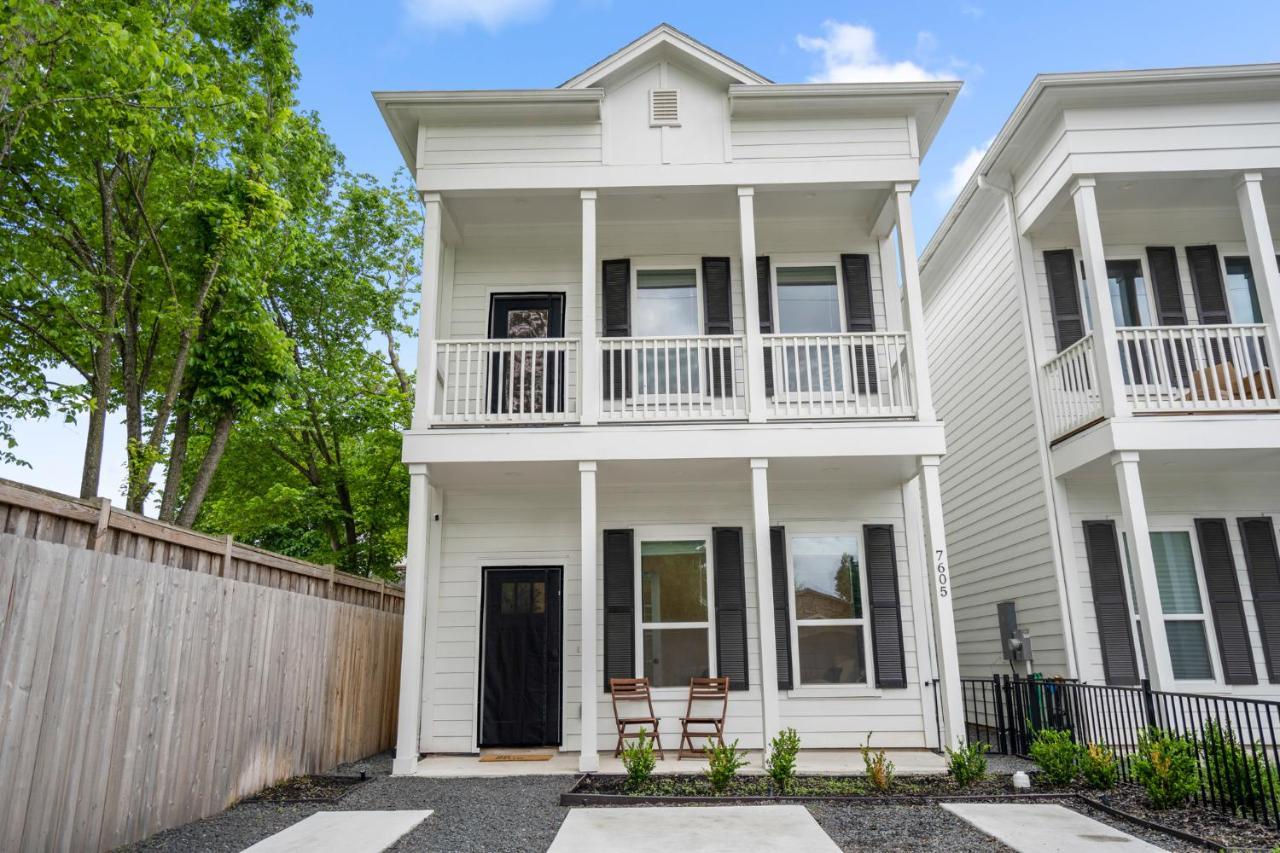 Holiday home Luxury Gated 4bds 3 Full Baths 5 Tvs King 7min To Downtown Houston