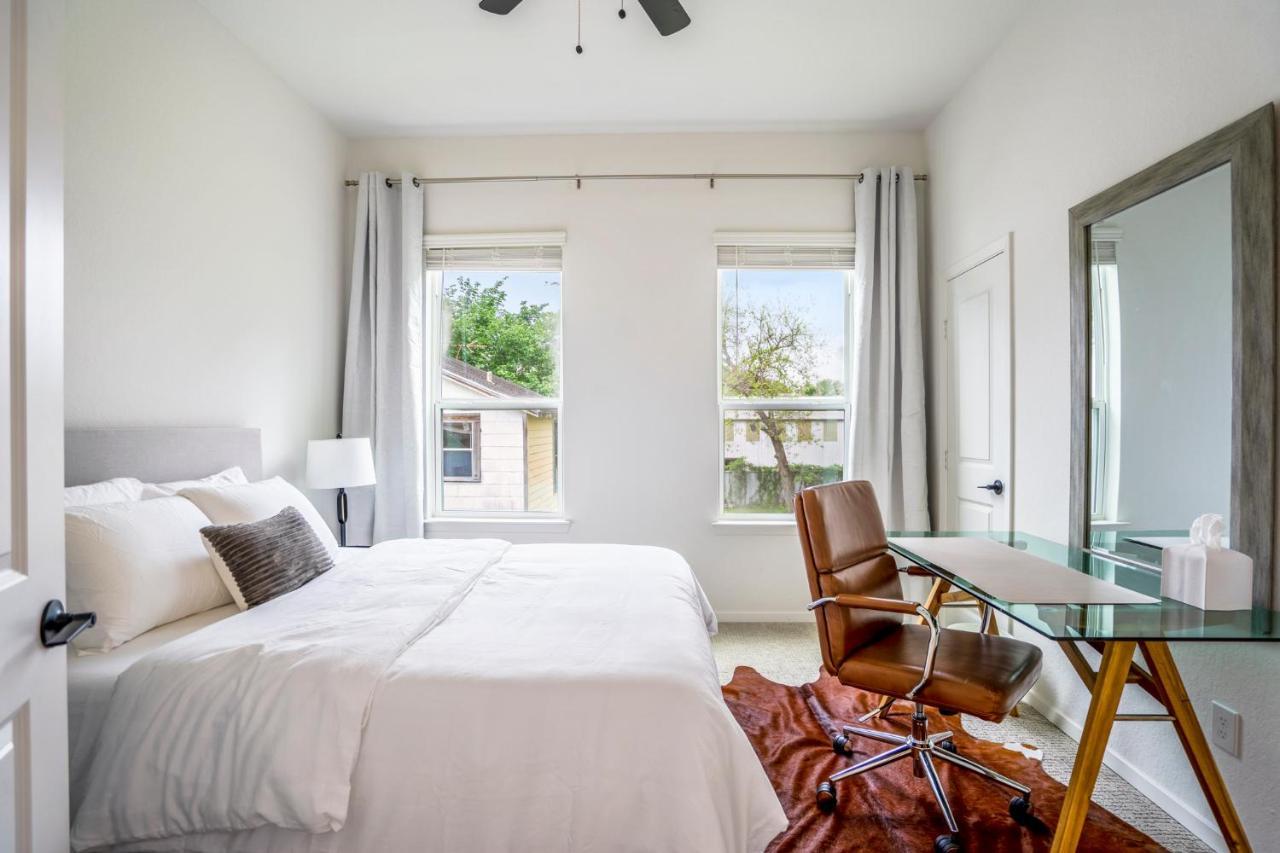 Luxury Gated 4bds 3 Full Baths 5 Tvs King 7min To Downtown Holiday home