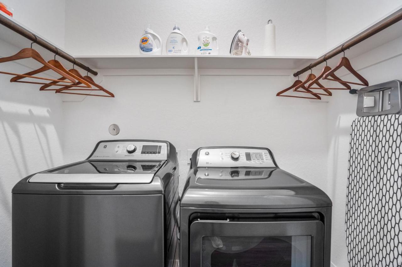 Luxury Gated 4bds 3 Full Baths 5 Tvs King 7min To Downtown Holiday home Houston