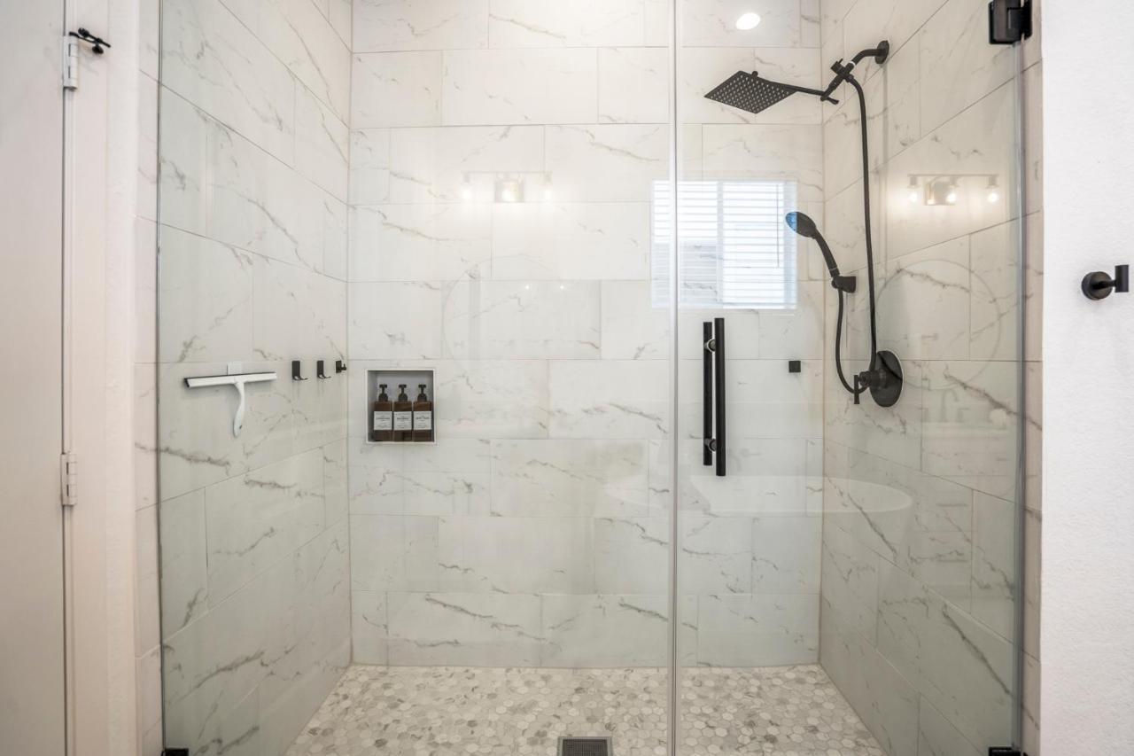 Luxury Gated 4bds 3 Full Baths 5 Tvs King 7min To Downtown * Houston