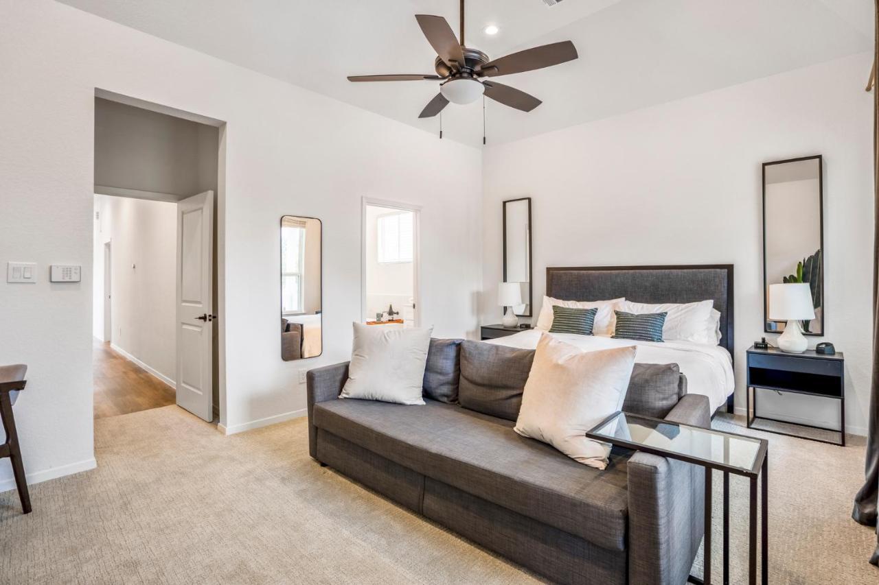 Luxury Gated 4bds 3 Full Baths 5 Tvs King 7min To Downtown Houston