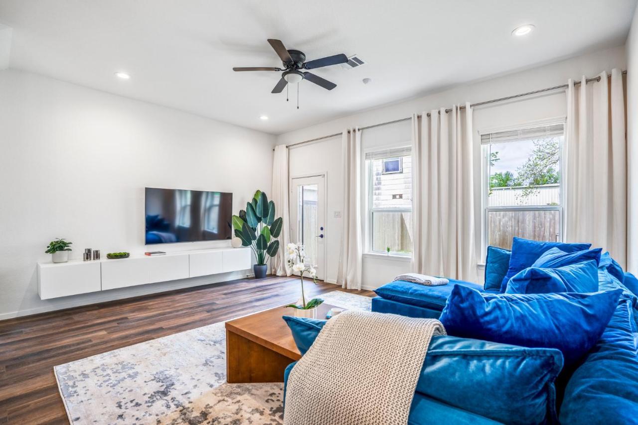 Luxury Gated 4bds 3 Full Baths 5 Tvs King 7min To Downtown