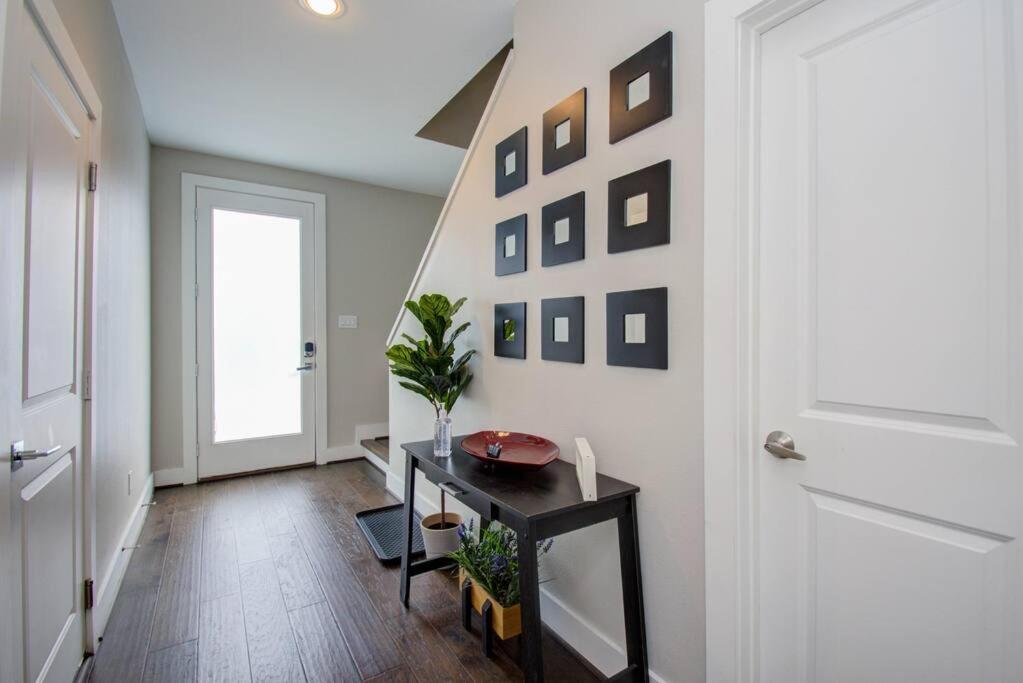 Cozy Downtown Modern Townhome Holiday home Houston