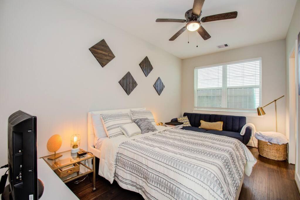 Cozy Downtown Modern Townhome Holiday home *