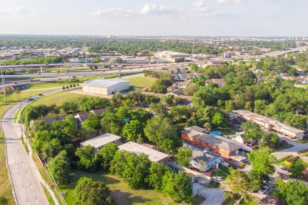 Comfy And Convenient Apt L Hobby L Downtown L Nrg Houston