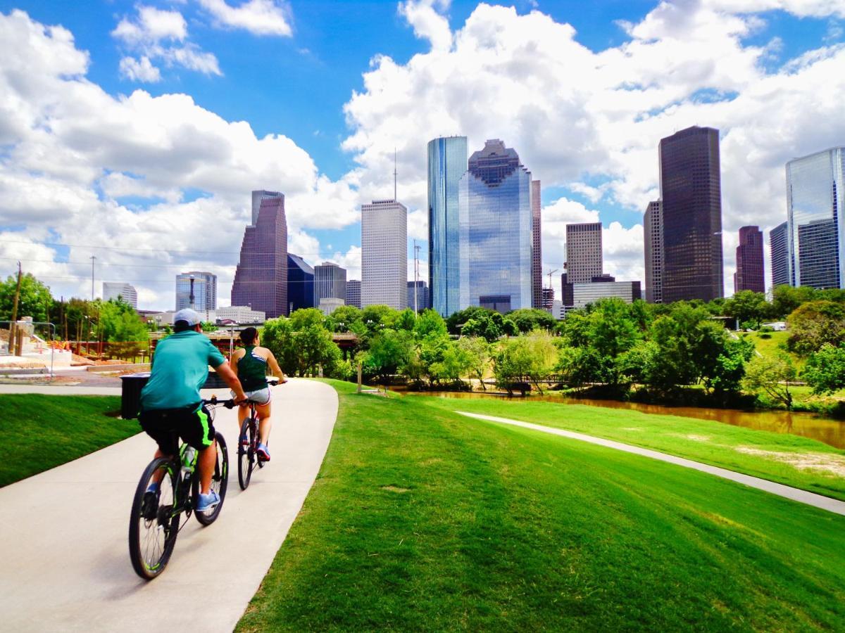 Spacious Private 2 Bedroom Workplay Apt Near Med Ctr, Nrg, Downtown Houston