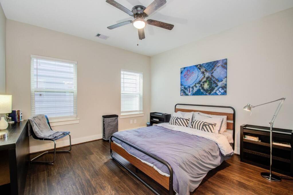 Cozy Downtown Modern Townhome Holiday home