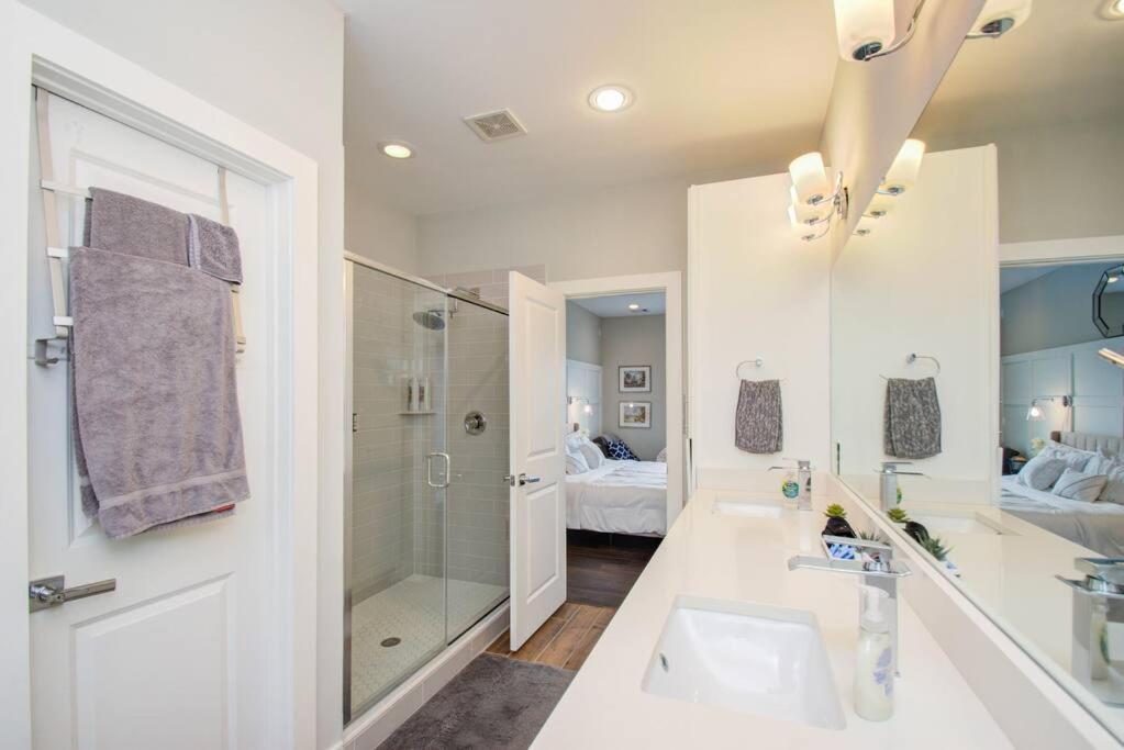 Cozy Downtown Modern Townhome * Houston