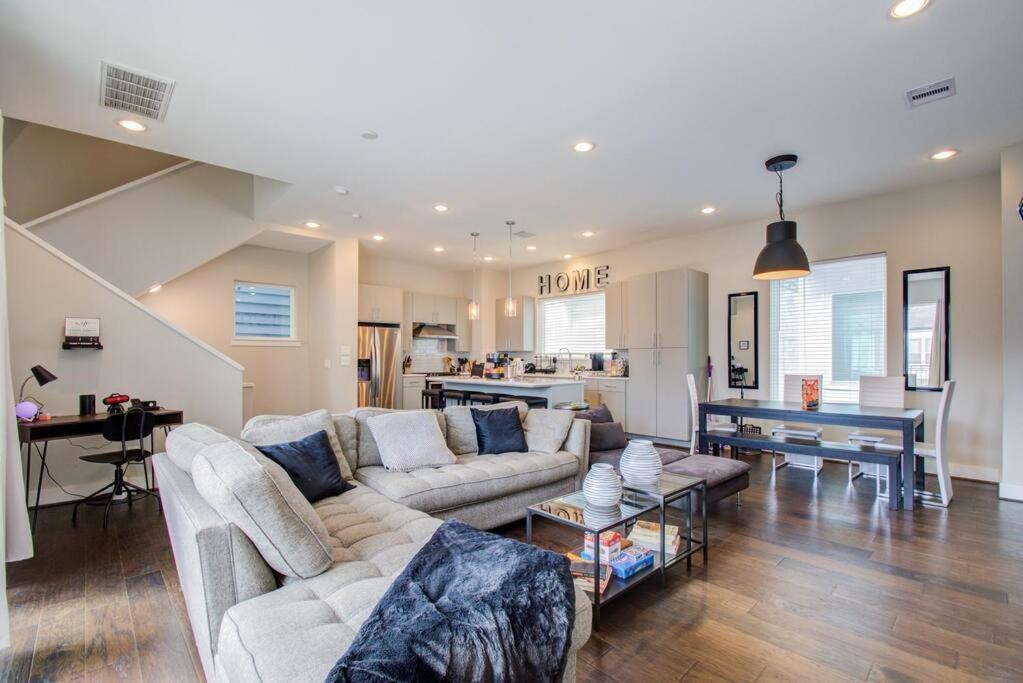 Cozy Downtown Modern Townhome Houston