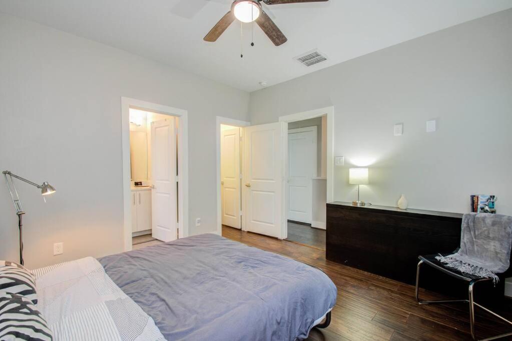Cozy Downtown Modern Townhome Holiday home