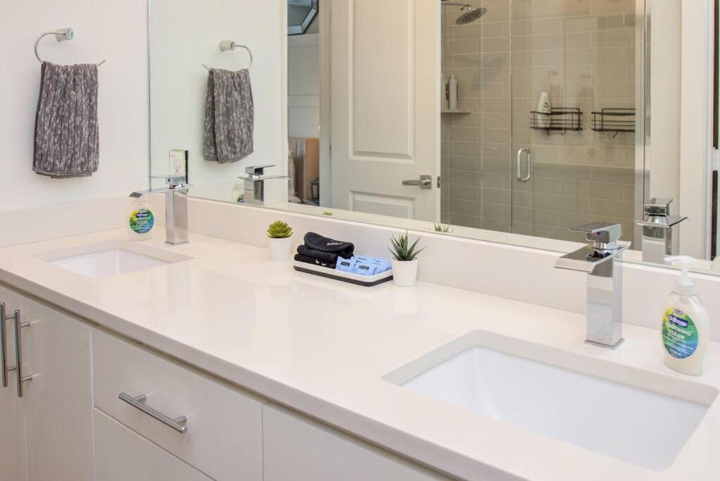 Cozy Downtown Modern Townhome Holiday home Houston