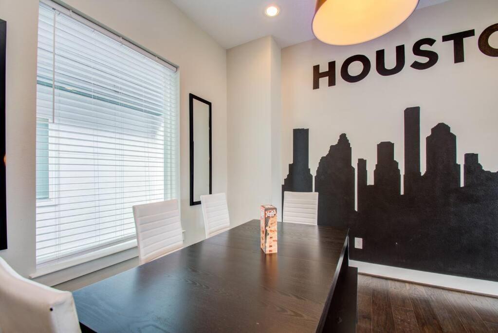 Cozy Downtown Modern Townhome