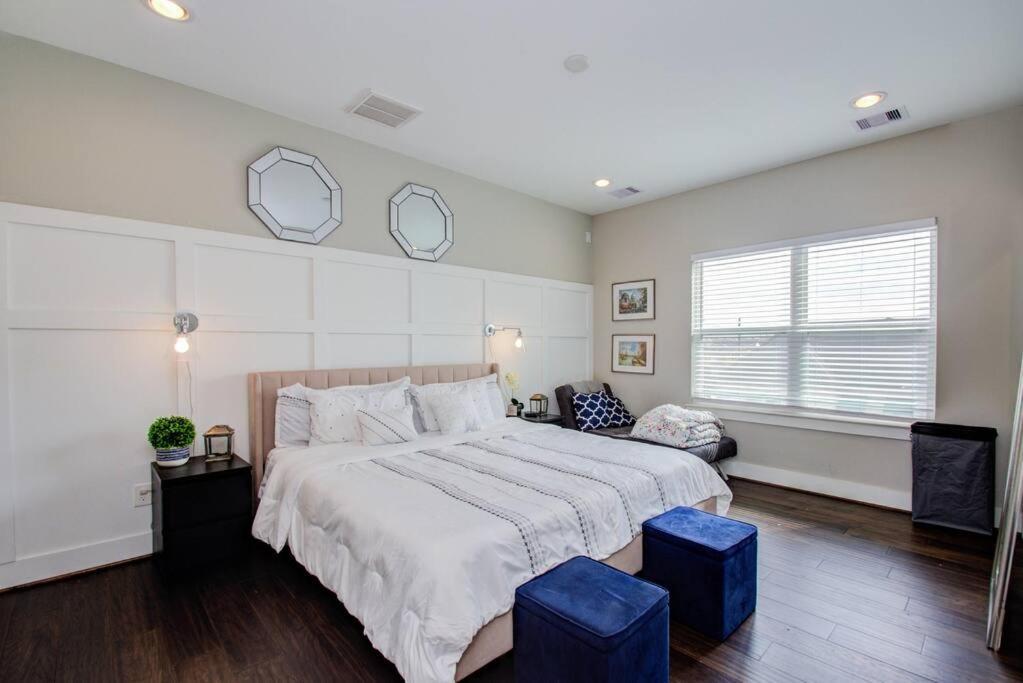 Cozy Downtown Modern Townhome