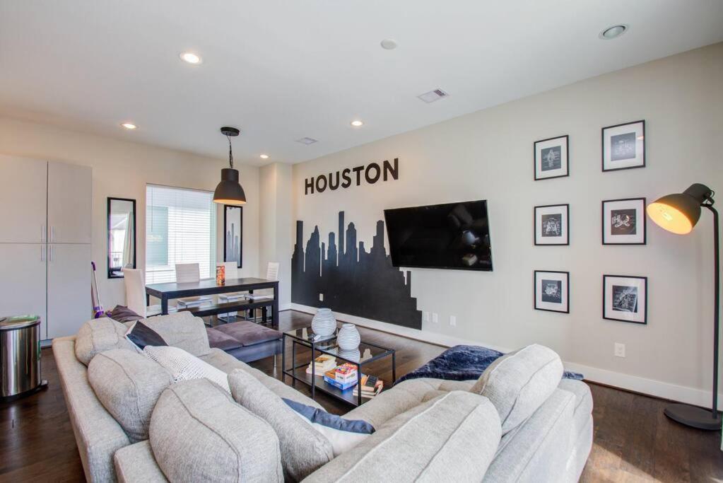 Cozy Downtown Modern Townhome Houston