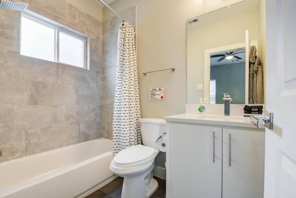 Cozy Downtown Modern Townhome Holiday home *