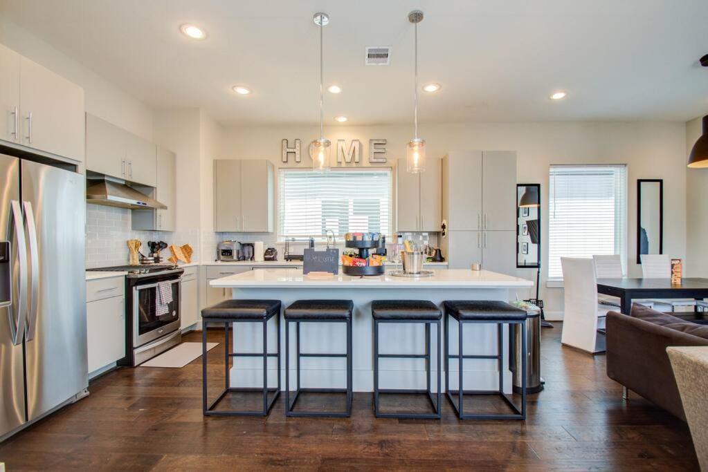 Cozy Downtown Modern Townhome * Houston