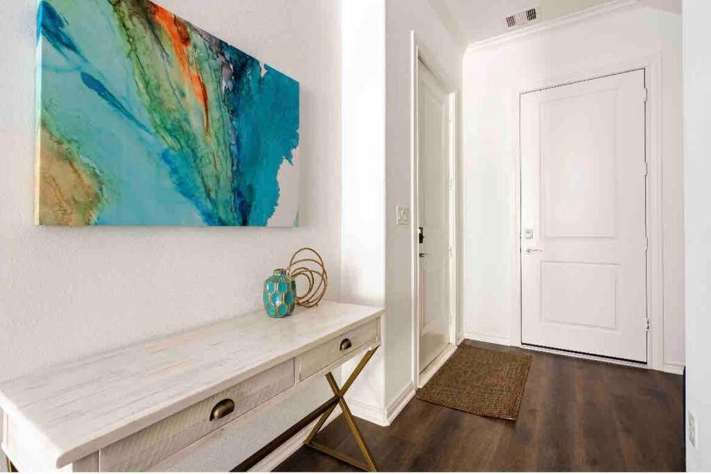 Villa Urban Chic Living Minutes To I-45 And I-610 #b Houston