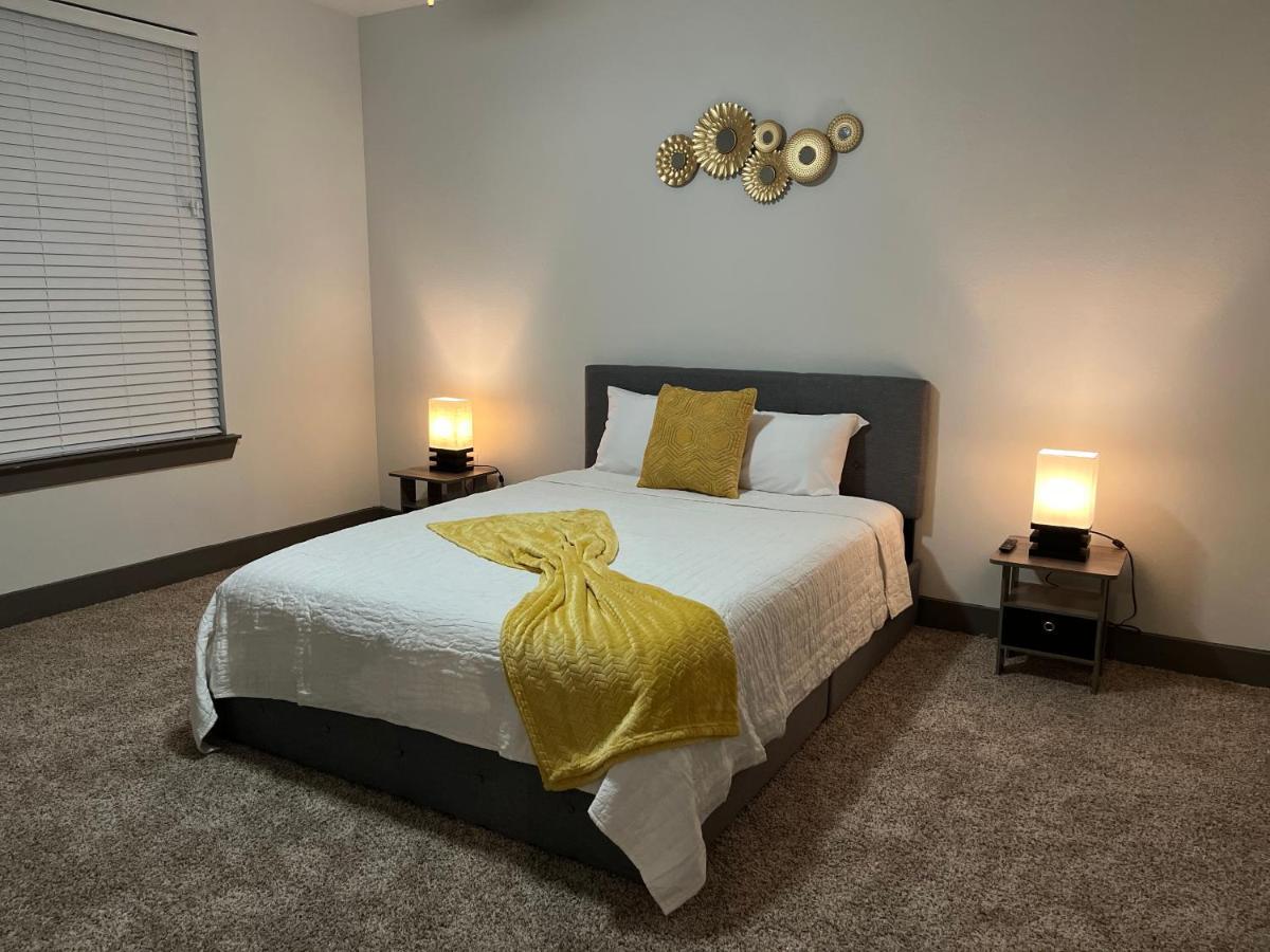 Comfy Abode Near Bush Airport * Houston