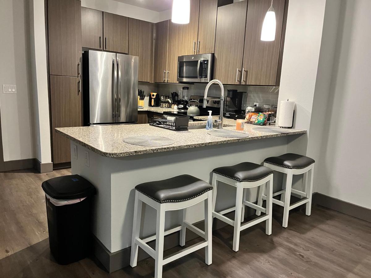 Comfy Abode Near Bush Airport Apartment