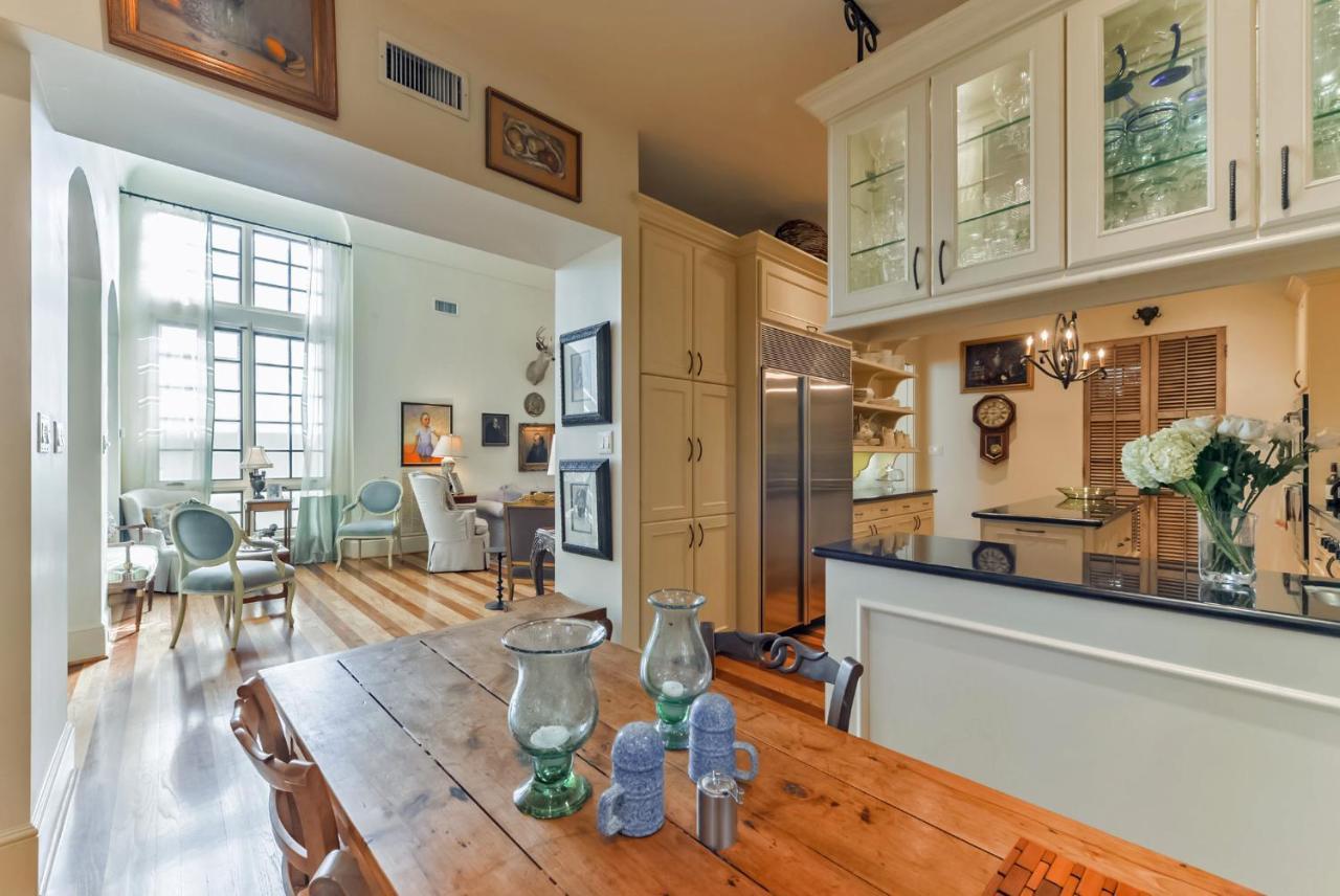 Villa Elegant French Patio With Private Pool Houston
