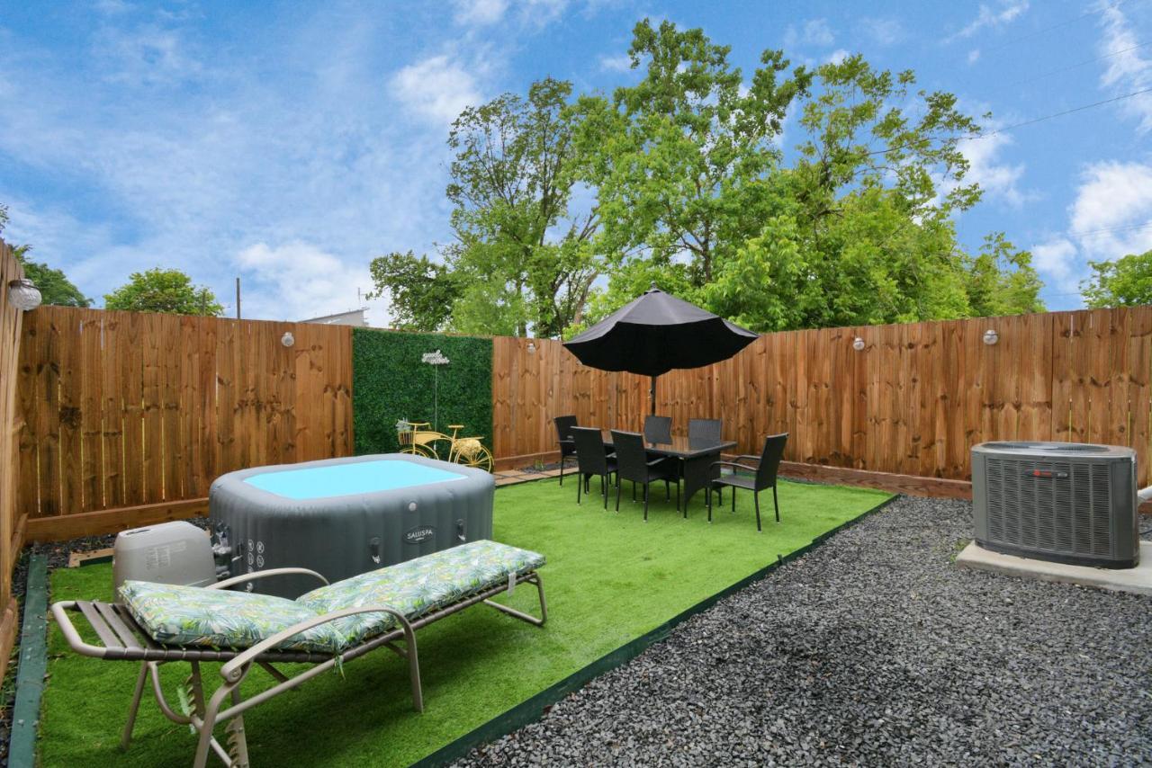 Blissful Getaway With Hot Tub & Backyard Near Downtown Holiday home *