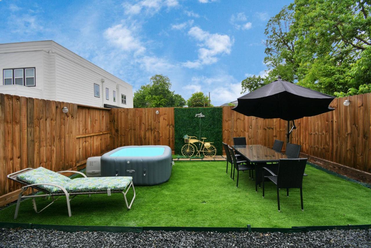 Blissful Getaway With Hot Tub & Backyard Near Downtown Holiday home *