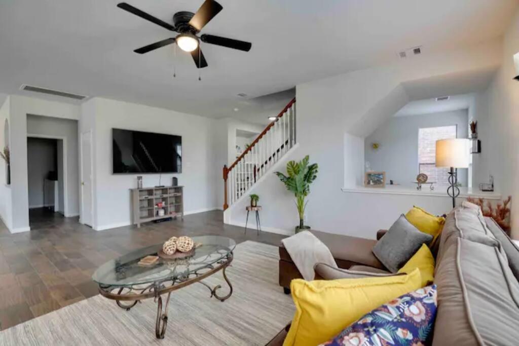 Holiday home Fabulous Vacation 4 Bdrm W/pool Table