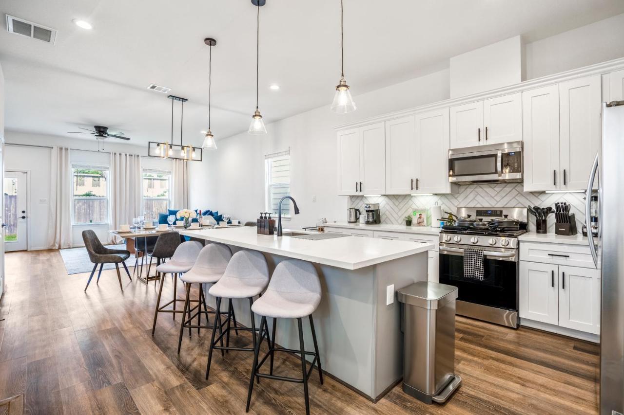 Luxury Gated 4bds 3 Full Baths 5 Tvs King 7min To Downtown Holiday home