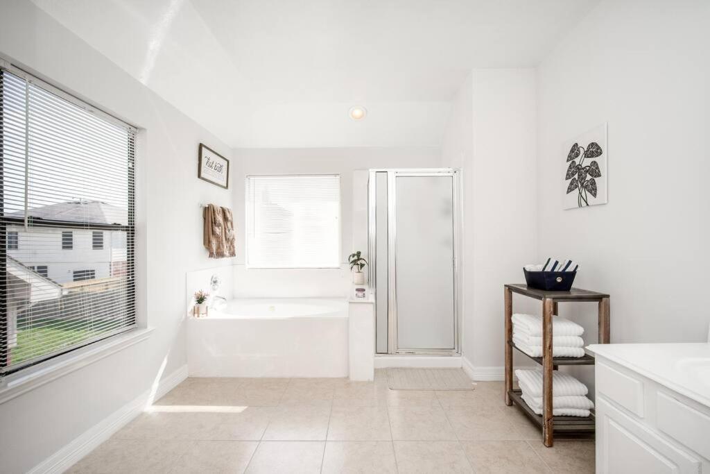 Fabulous Vacation 4 Bdrm W/pool Table * Houston