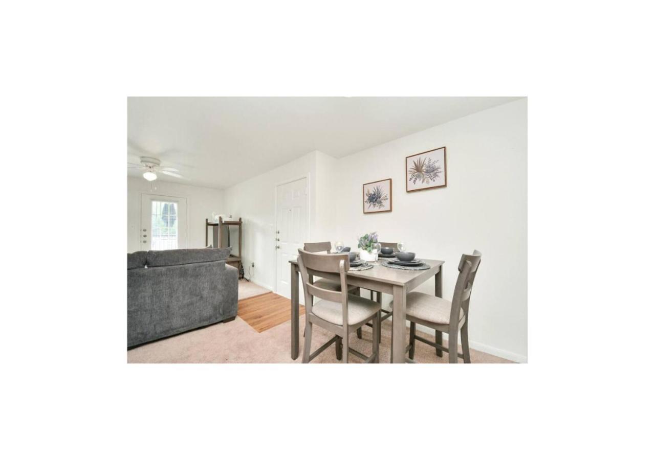 Luxury 2 Bedroom With Balcony At Heights - Sleeps 4 Apartment Houston